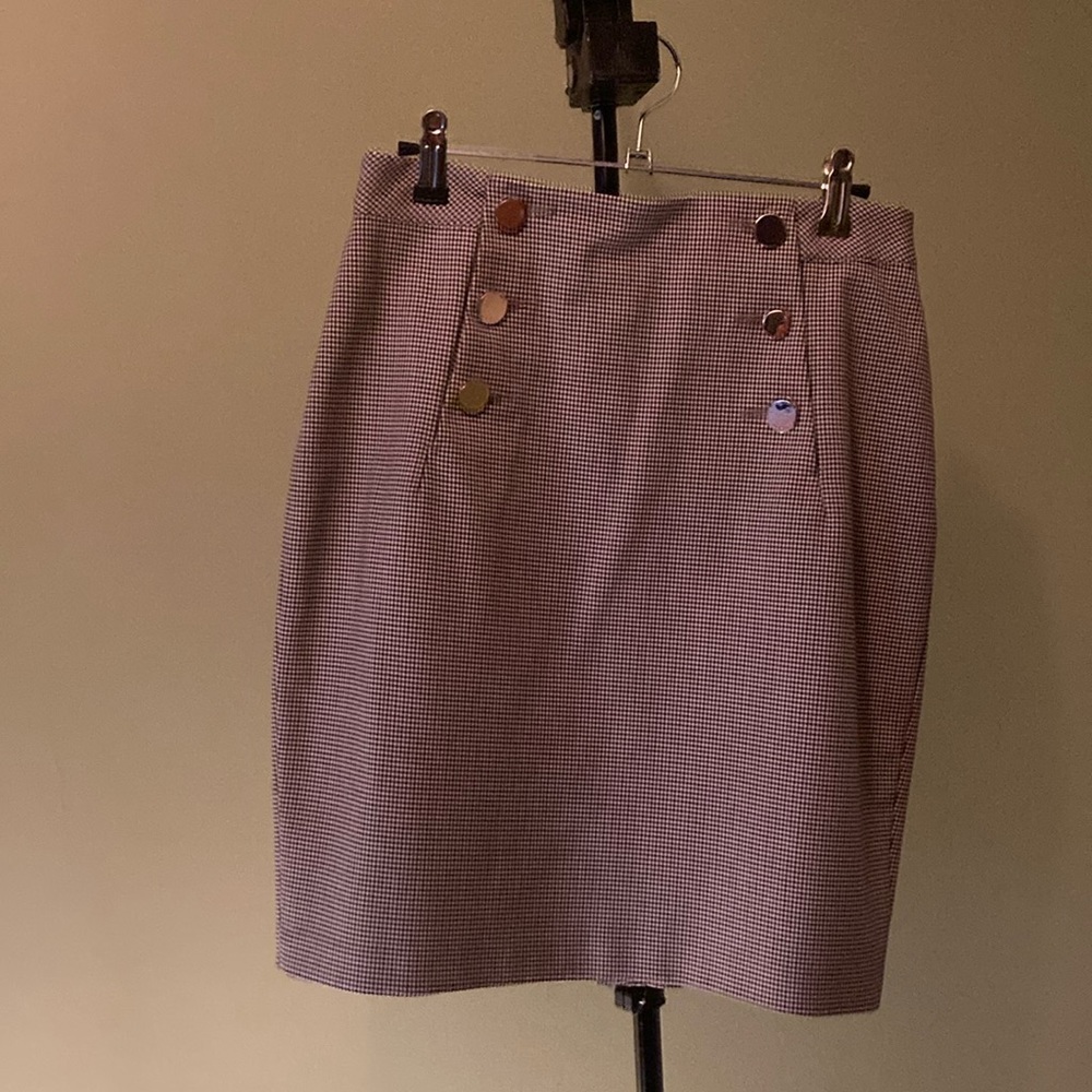 Houndstooth skirt with brass buttons